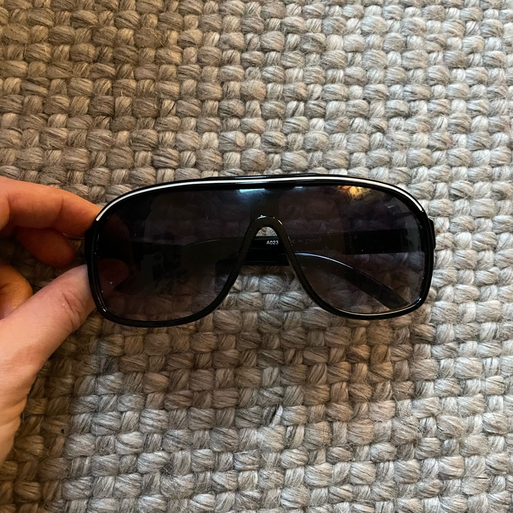 SUNGLASSES black white stripe mens or womens - Picture 8 of 8